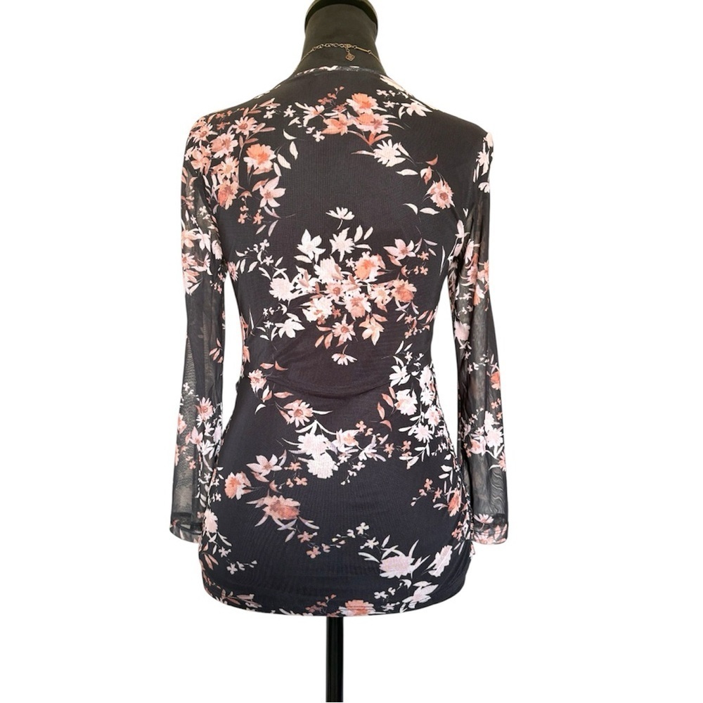 NWT Les Serein Woman’s XS V-Neck Floral Wrap Long Sleeve In Black Pink - Picture 4 of 7